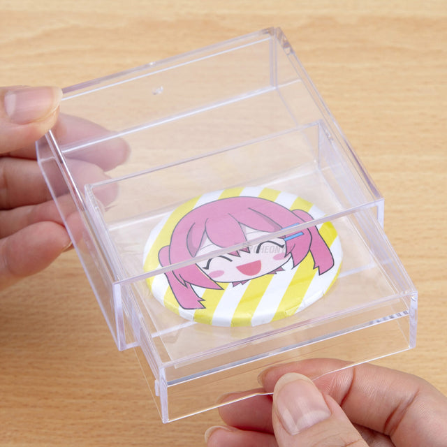 inomata - Can Badge Display Case