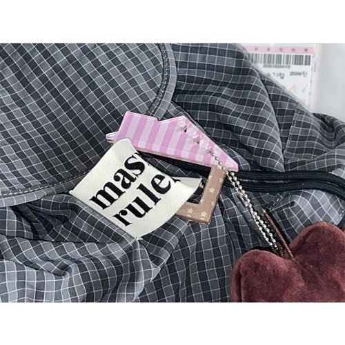 T.L.C.ROOM - Candy House Acrylic Carabiner
