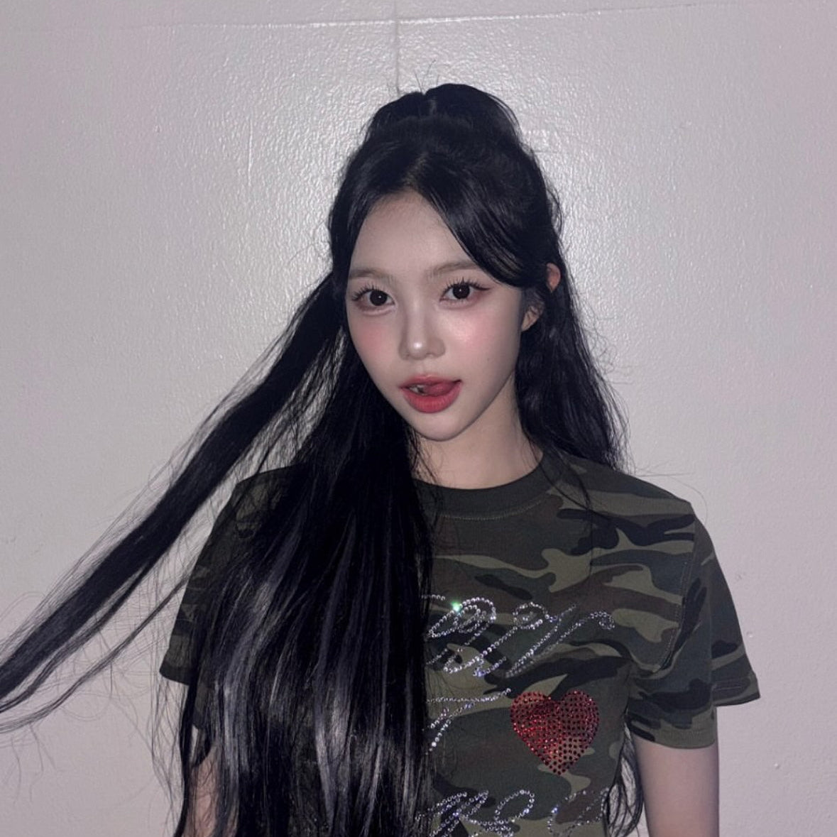 [Hearts 2 Hearts Ian] AMES HOTFIX CROP TEE CAMO
